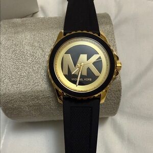 MICHAEL KORS Black and Gold Logo, Dial Silicone Strap Watch🔥🔥🔥